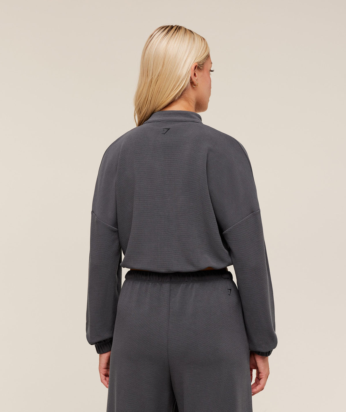 gymshark-waffle-midi-zip-up-jacket-jackets-outerwear-grey-aw25