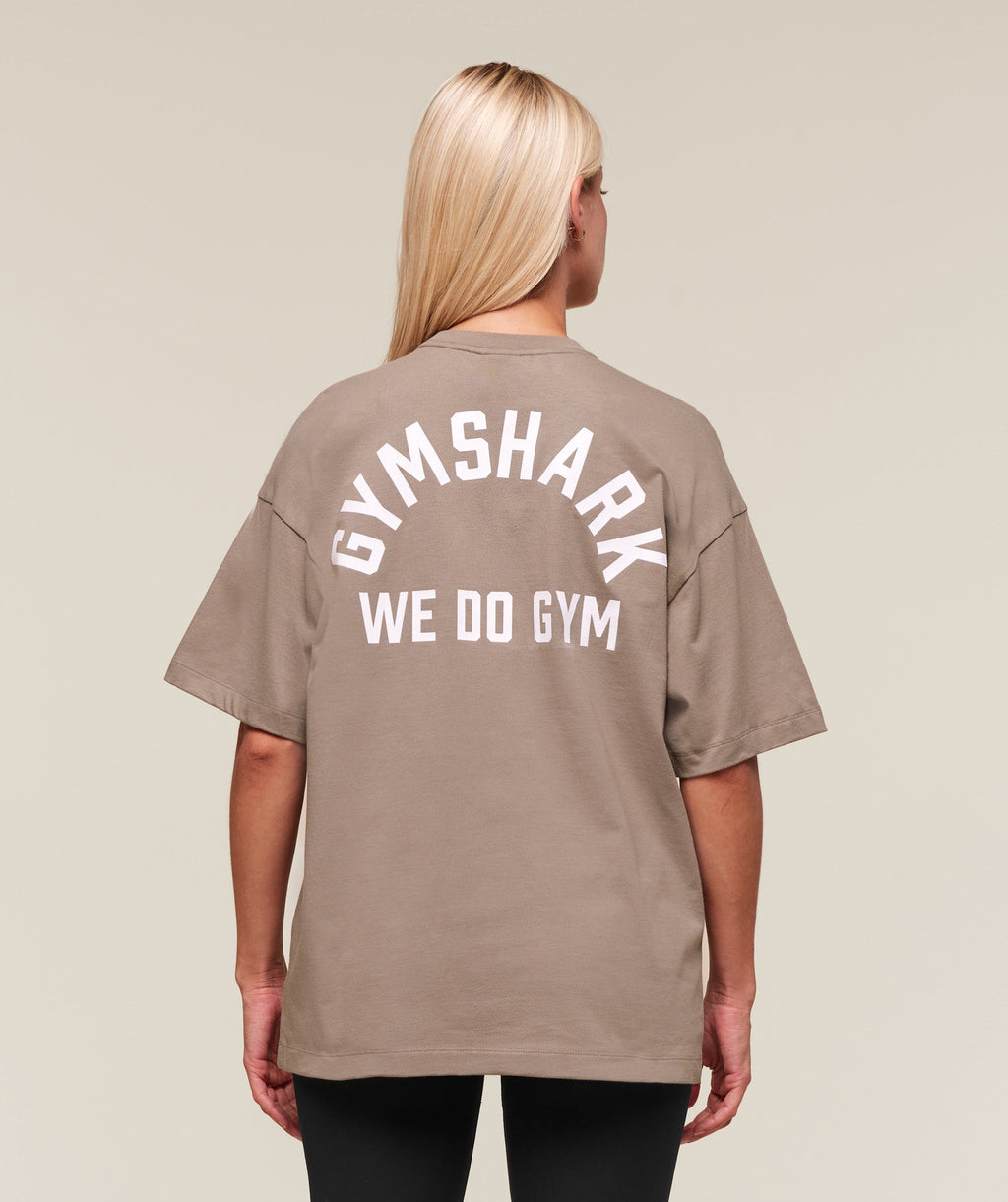gymshark-we-do-gym-graphic-oversized-t-shirt-ss-tops-brown-ss25