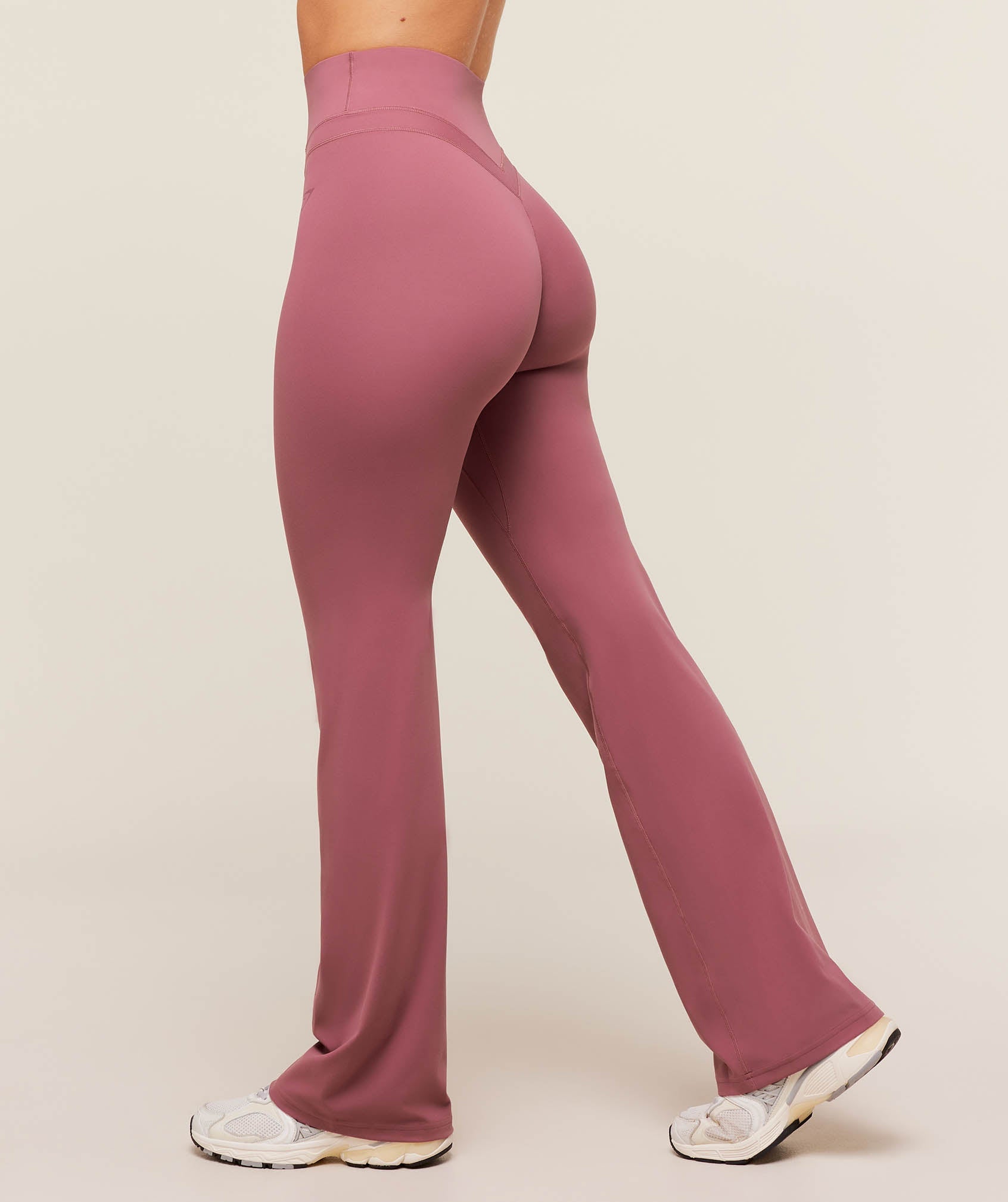 gymshark-gymshark-x-whitney-simmons-flared-leggings-leggings-pink-aw25-1
