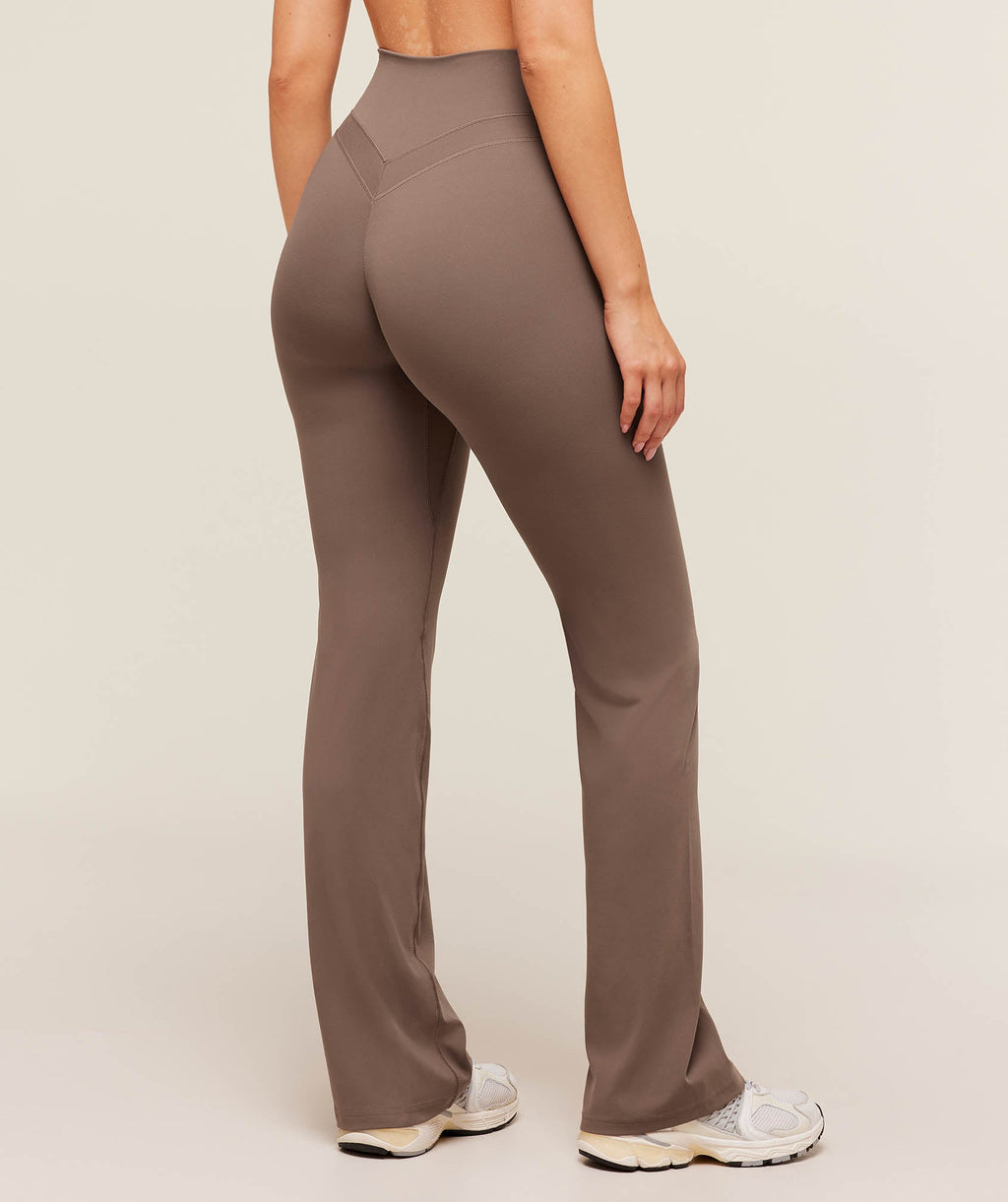 gymshark-gymshark-x-whitney-simmons-flared-leggings-leggings-brown-aw25
