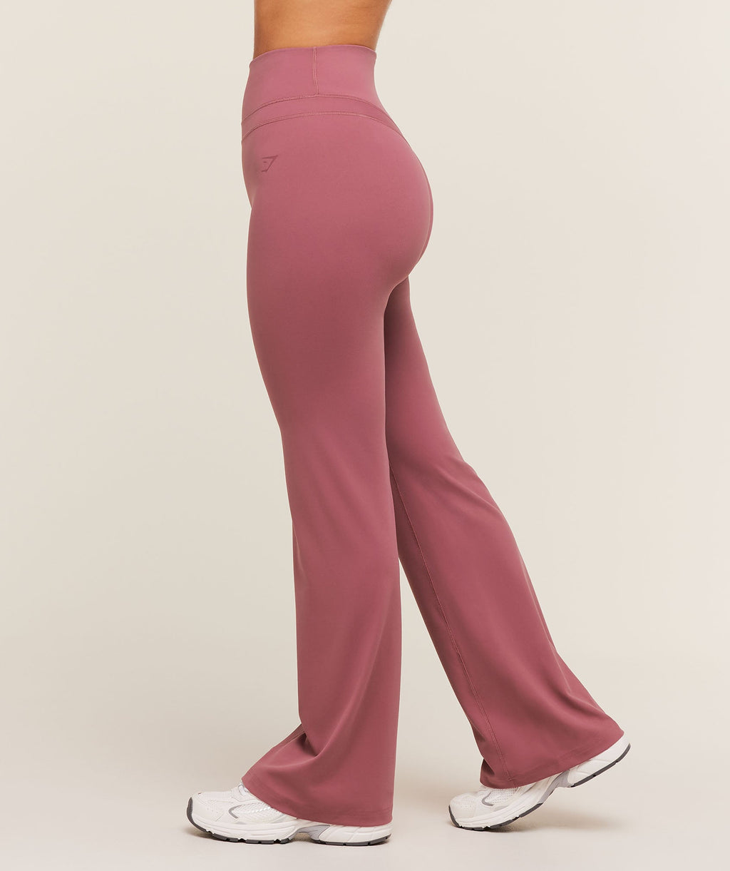 gymshark-gymshark-x-whitney-simmons-short-flared-leggings-leggings-pink-aw25