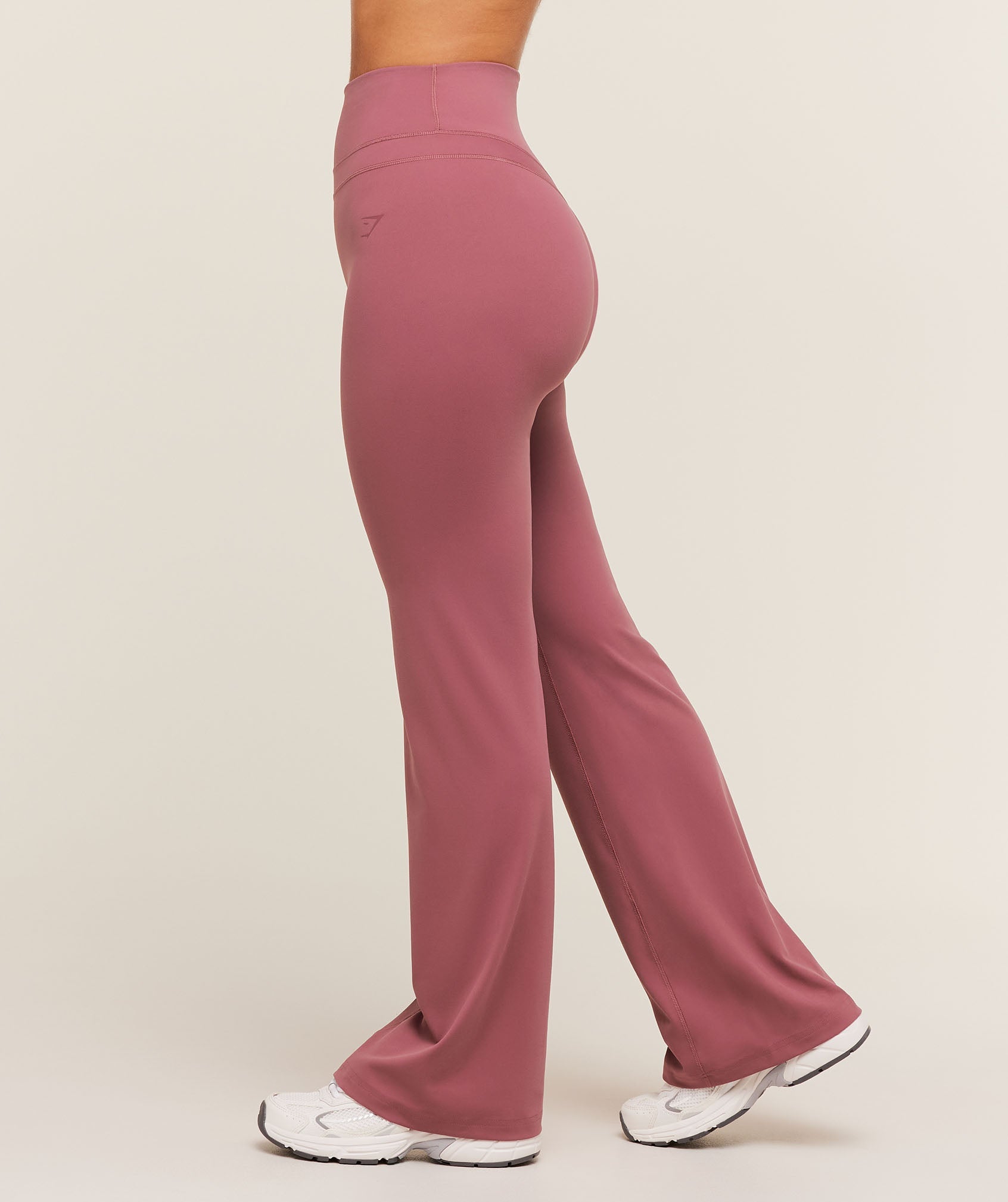 gymshark-gymshark-x-whitney-simmons-short-flared-leggings-leggings-pink-aw25