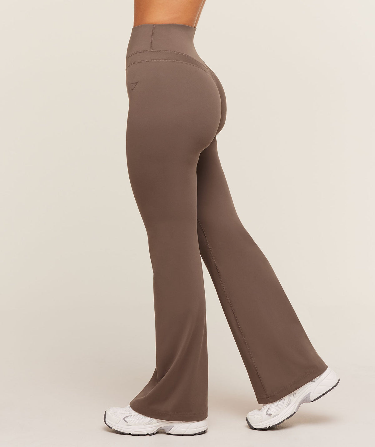 gymshark-gymshark-x-whitney-simmons-short-flared-leggings-leggings-brown-aw25