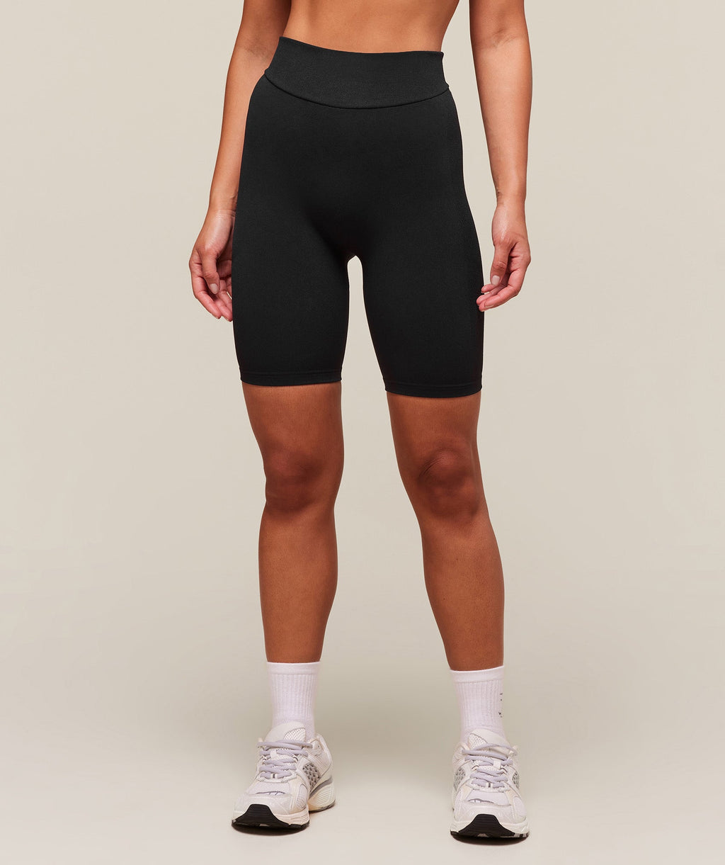 gymshark-everywear-warp-knit-cycling-short-shorts-black-ss24