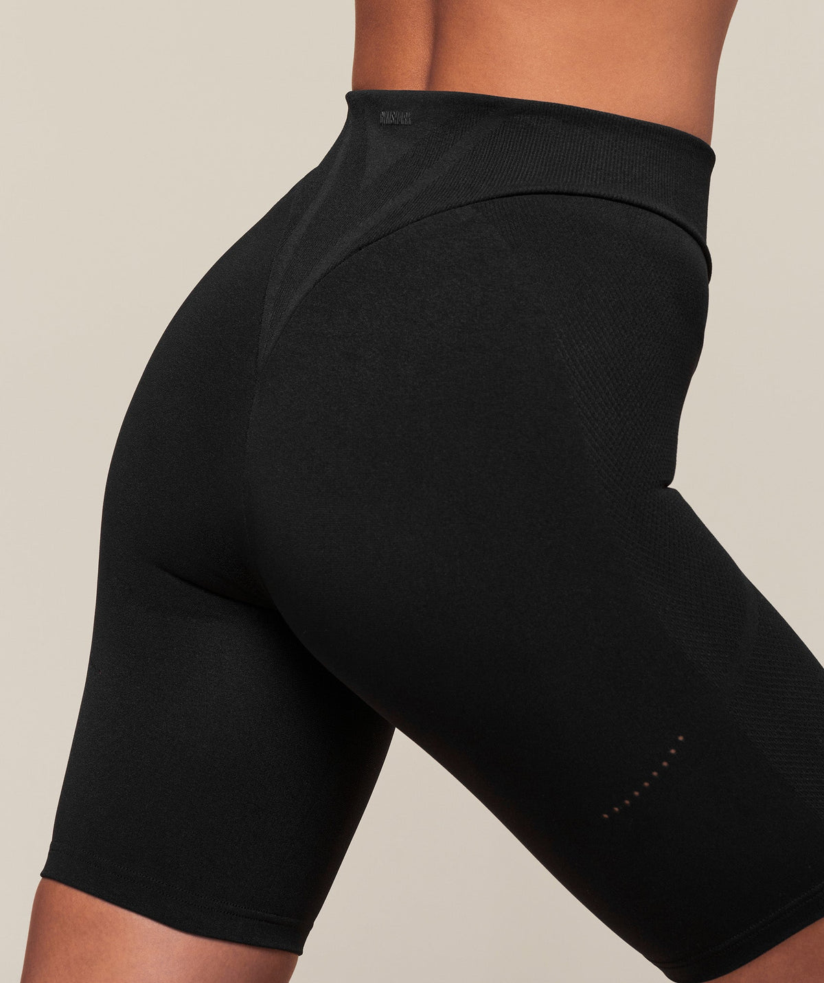 gymshark-everywear-warp-knit-cycling-short-shorts-black-ss24