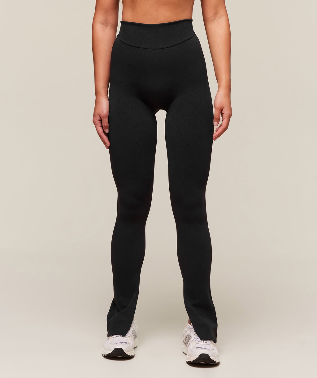 gymshark-everywear-warp-knit-flare-legging-leggings-black-ss24