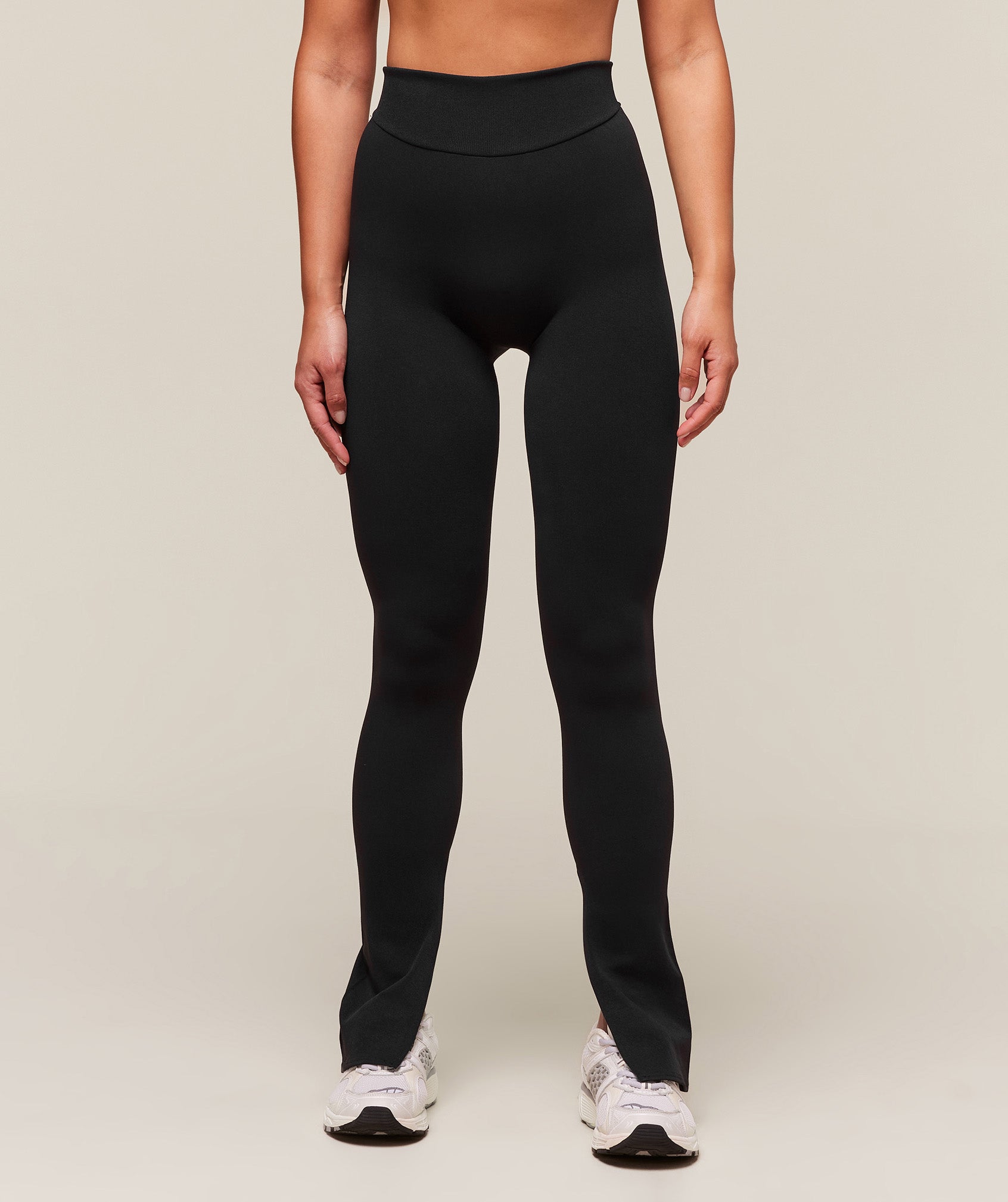 gymshark-everywear-warp-knit-flare-legging-leggings-black-ss24