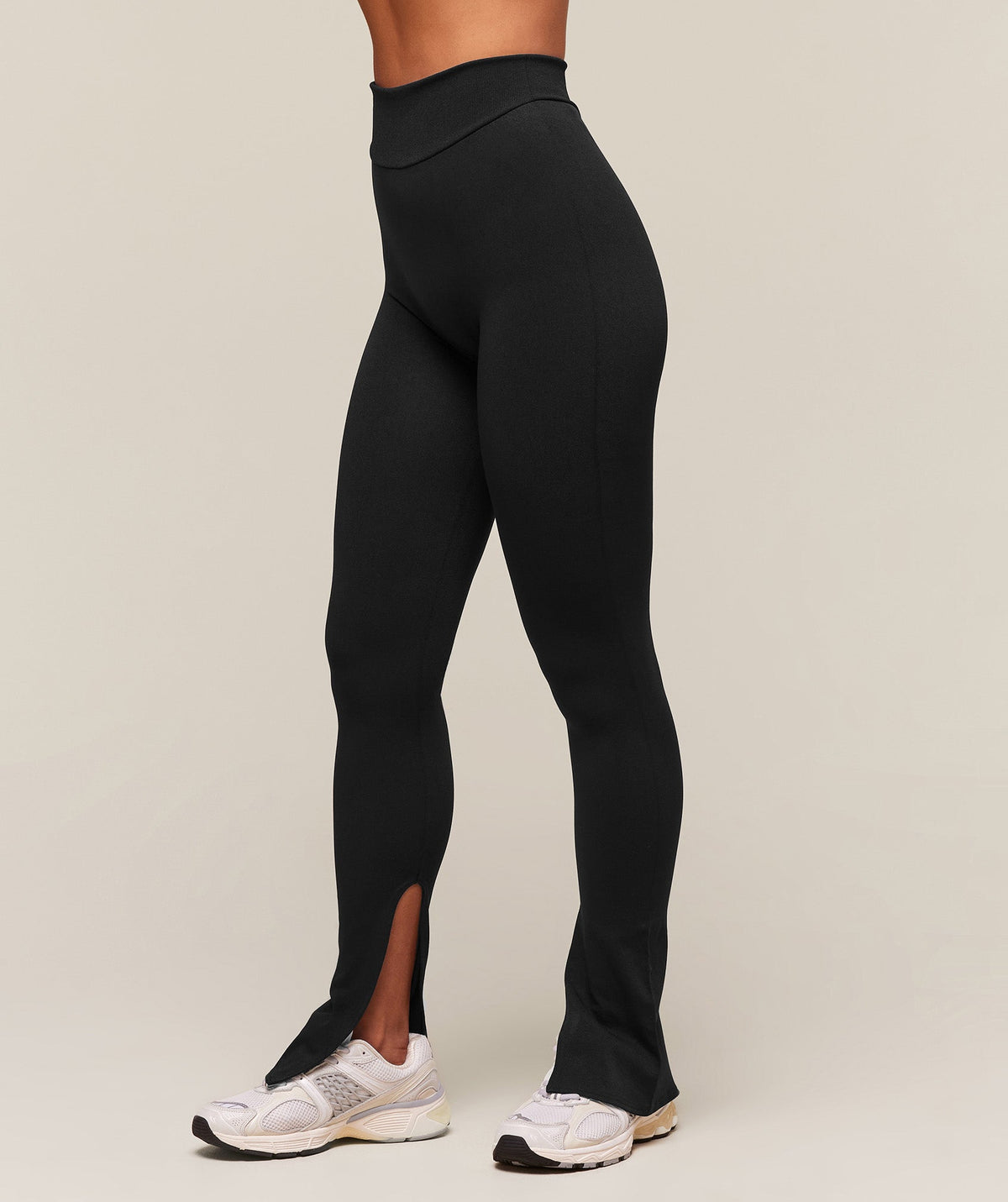 gymshark-everywear-warp-knit-flare-legging-leggings-black-ss24