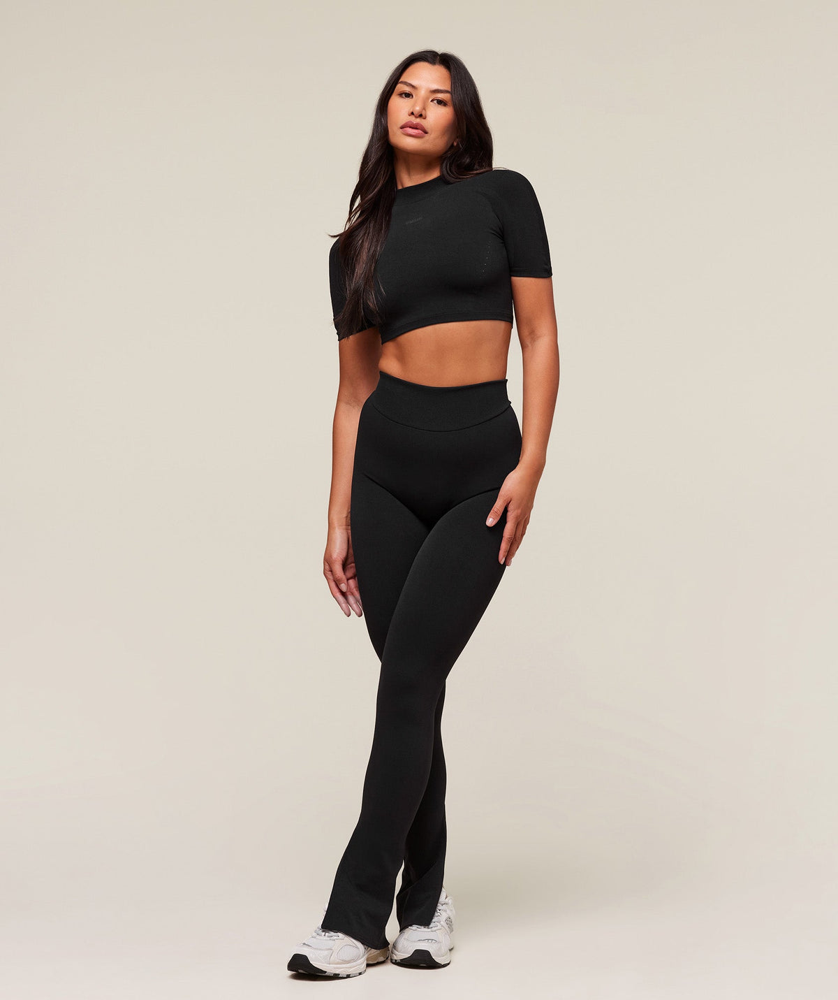 gymshark-everywear-warp-knit-flare-legging-leggings-black-ss24