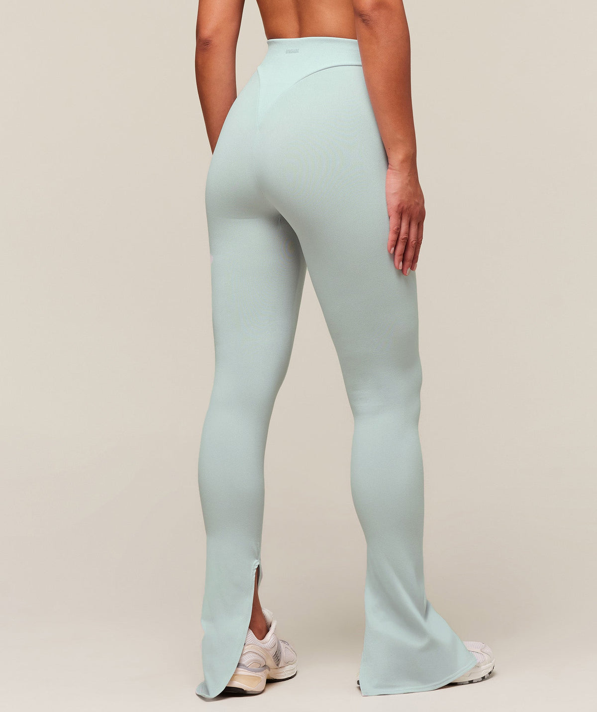 gymshark-everywear-warp-knit-flare-legging-leggings-blue-ss24