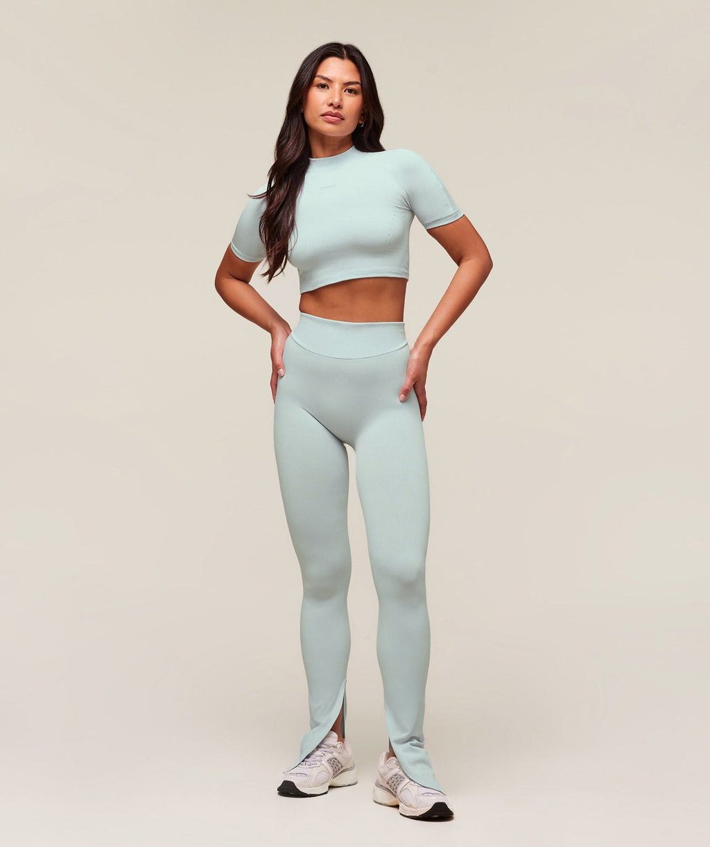 gymshark-everywear-warp-knit-flare-legging-leggings-blue-ss24