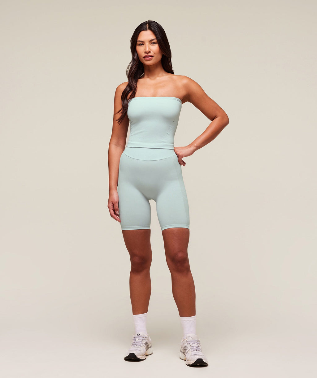 gymshark-everywear-warp-knit-tube-top-crop-tops-blue-ss24
