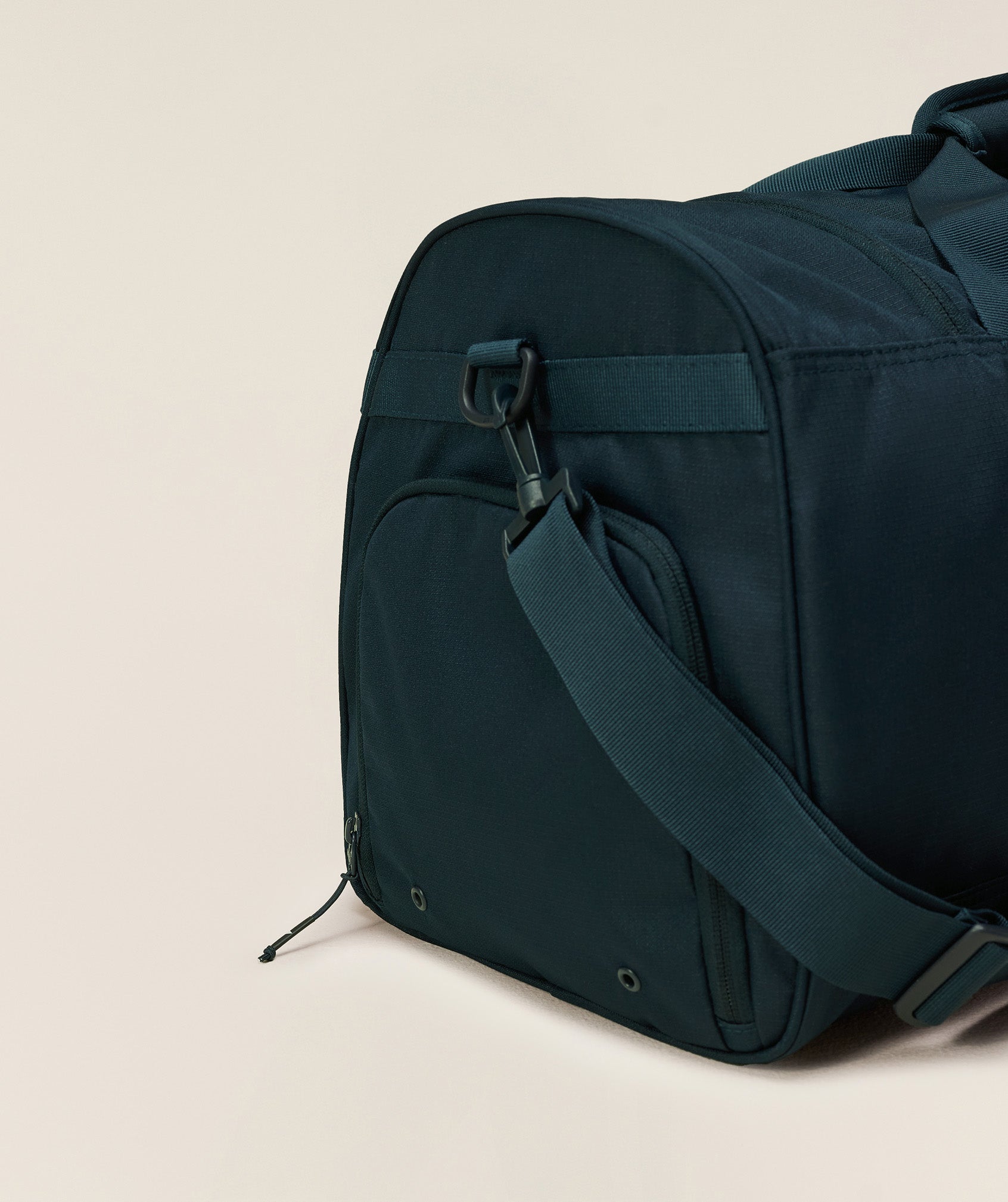 gymshark-active-holdall-medium-bags-blue-aw25