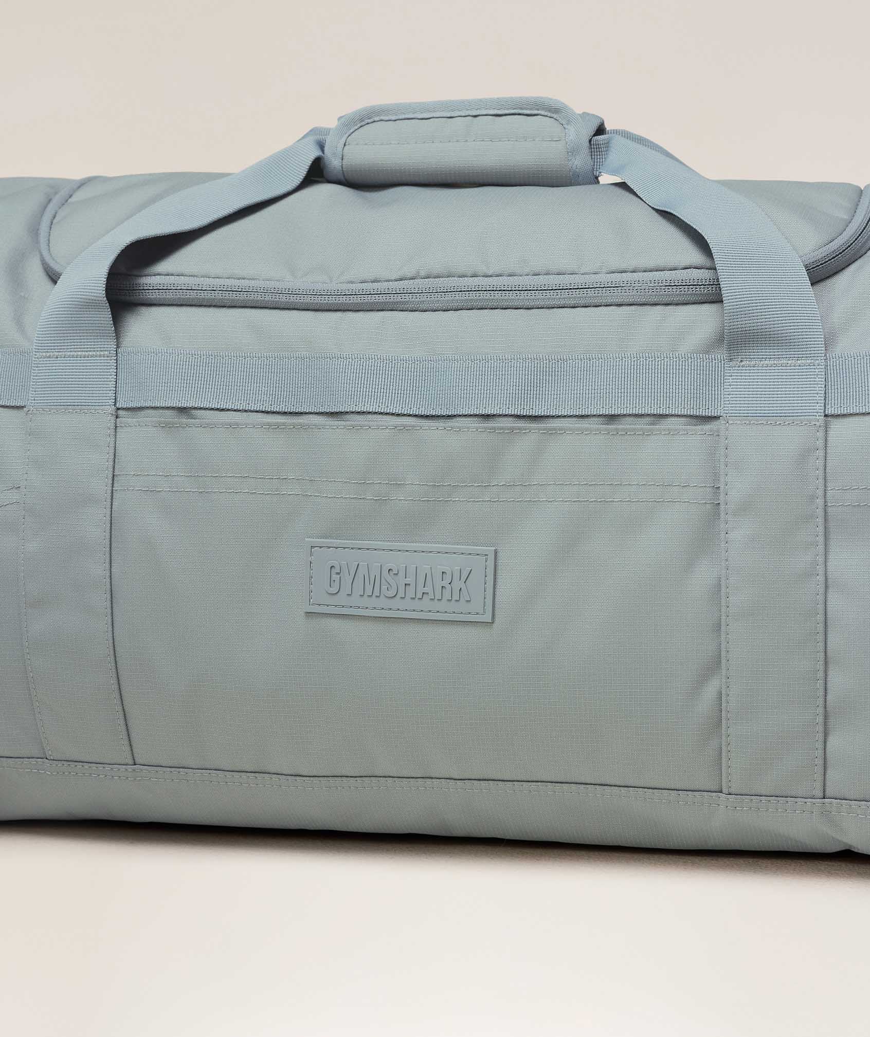 gymshark-active-holdall-medium-bags-grey-aw25