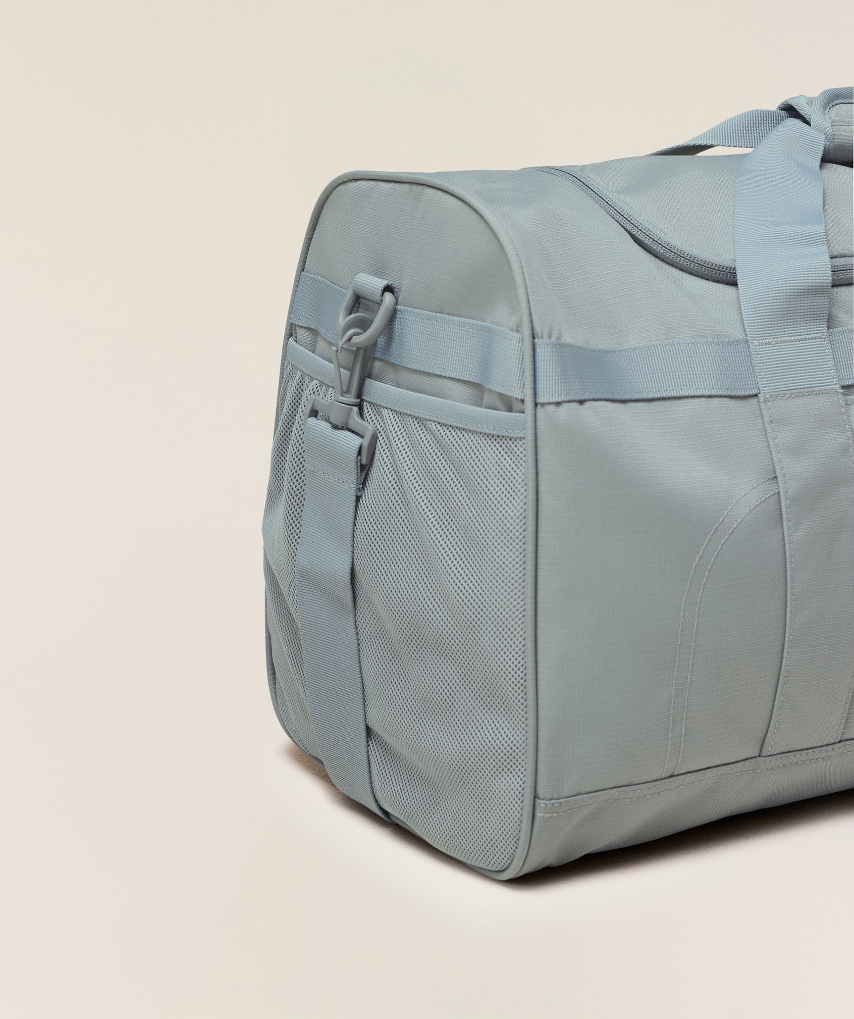gymshark-active-holdall-medium-bags-grey-aw25