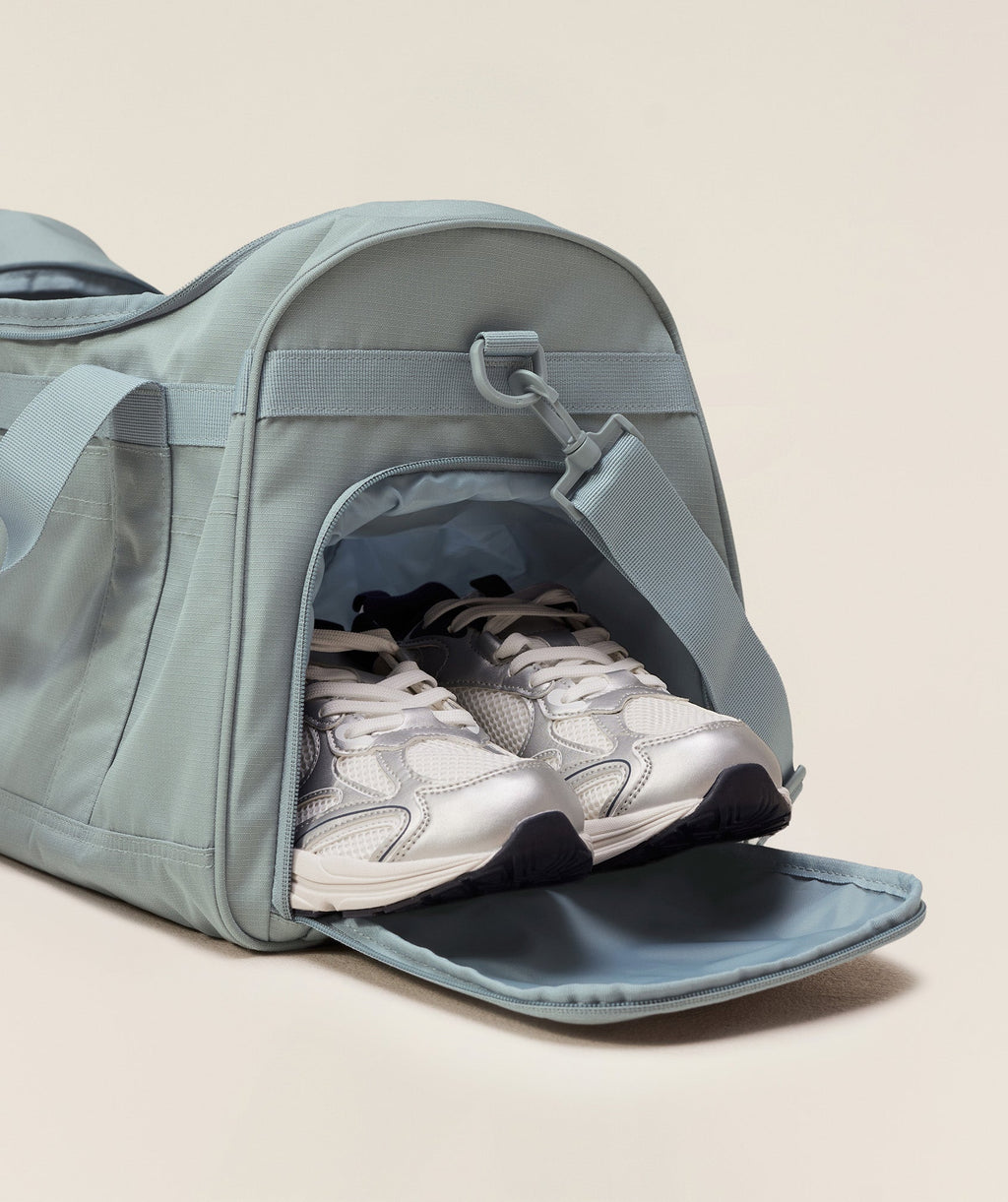 gymshark-active-holdall-medium-bags-grey-aw25